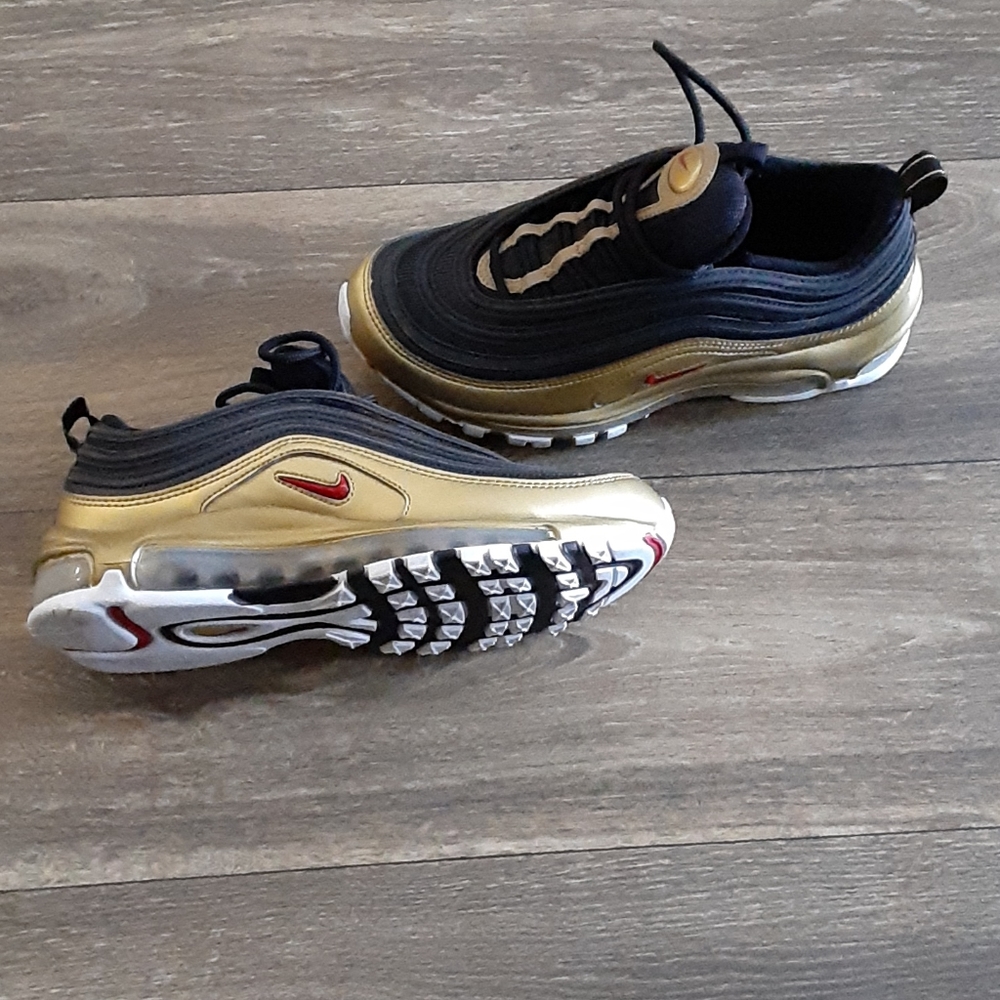 Nike shoes - Picture 2 of 2